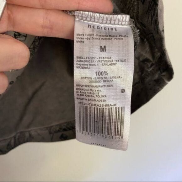 MEDICINE Mens Tribal Aztec print Ombré dyed Grey and black Cotton tee Sz M NWOT - Picture 9 of 13